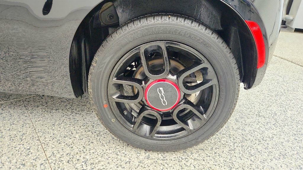 Used 2015 FIAT 500 Pop image 9