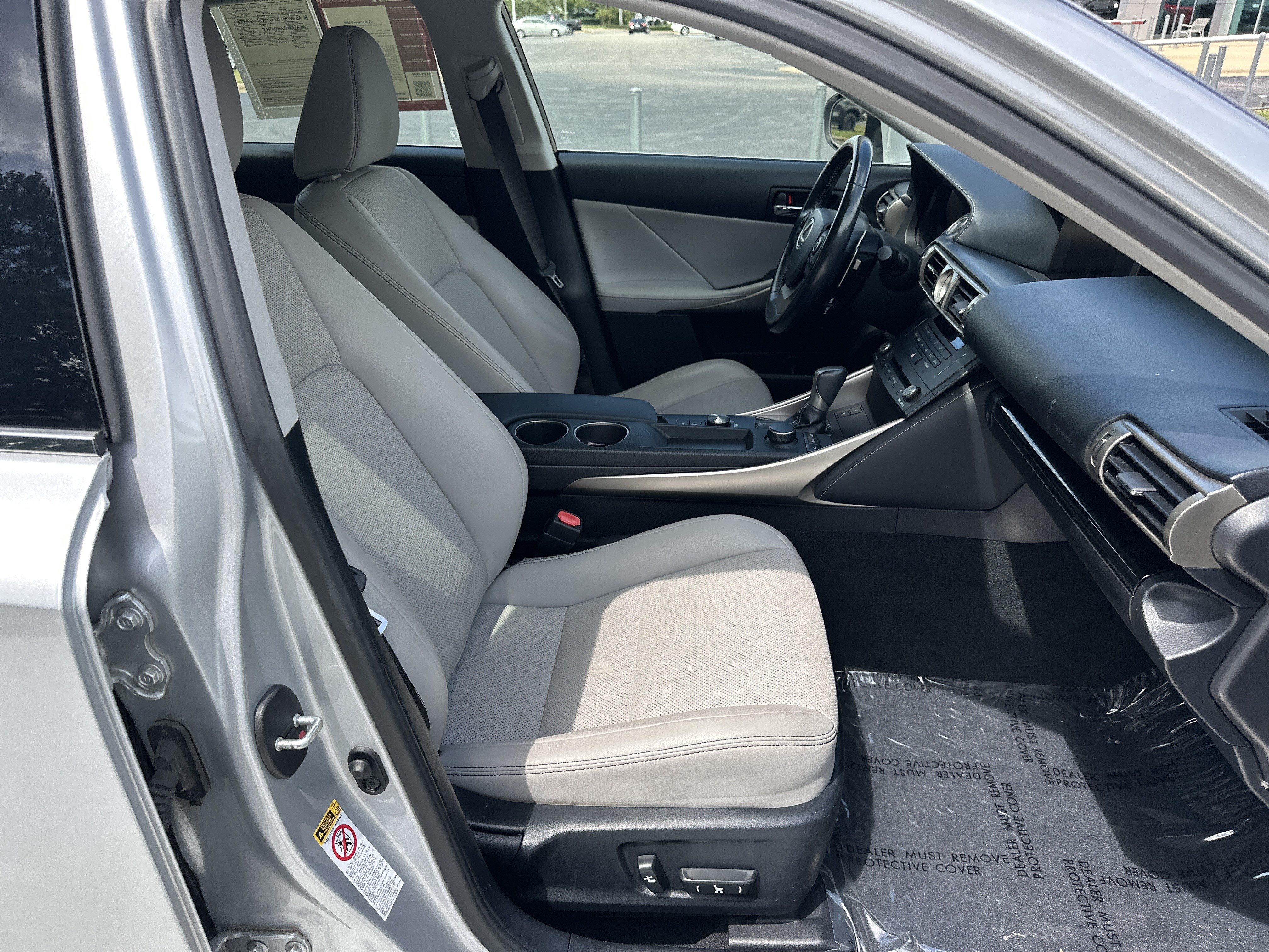 Used 2016 Lexus IS 200t w/ Premium Package RWD image 33