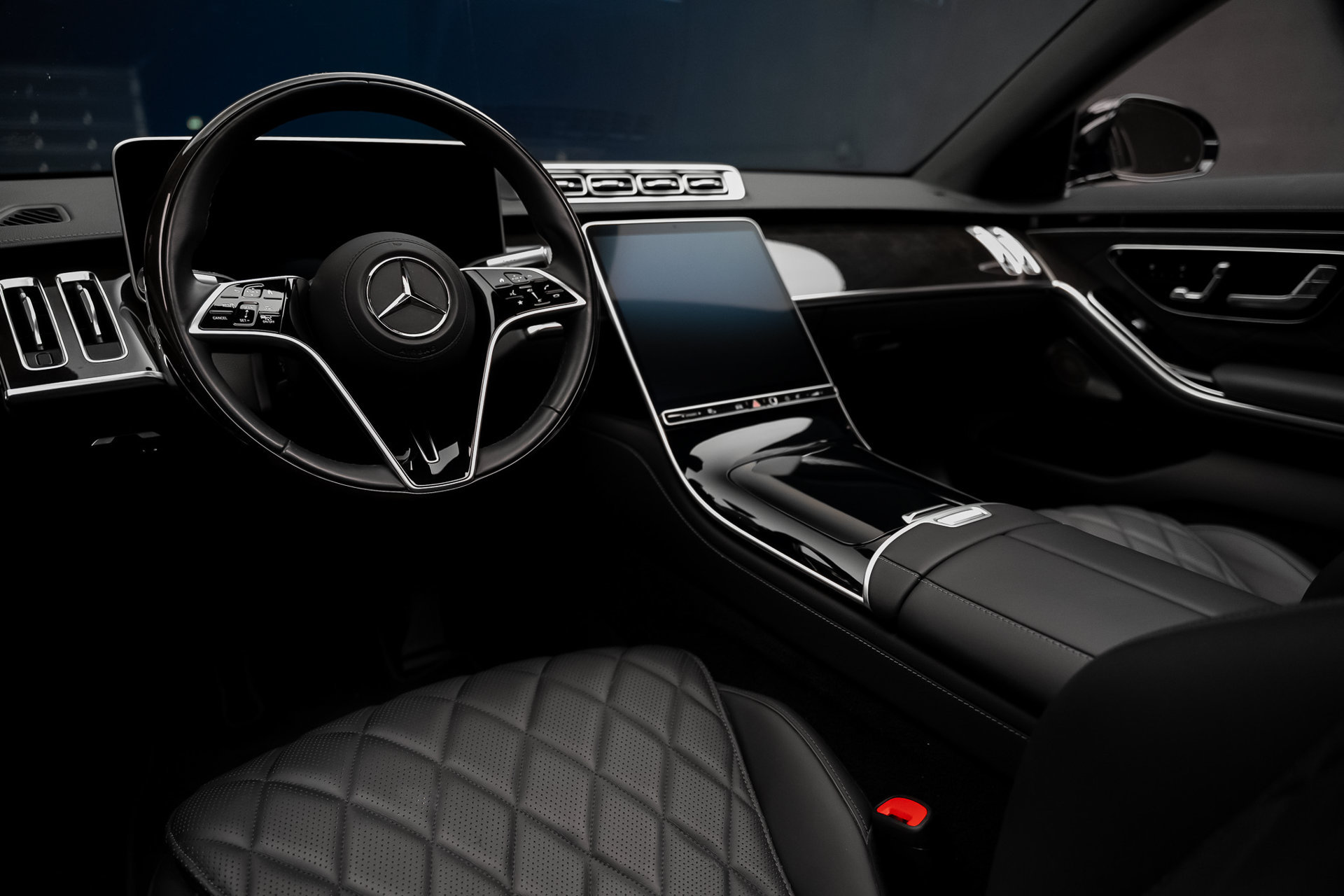 Used 2023 Mercedes-Benz S 580 4MATIC Sedan image 2