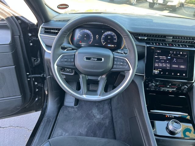 Used 2025 Jeep Grand Cherokee L Altitude AWD/4WD image 13