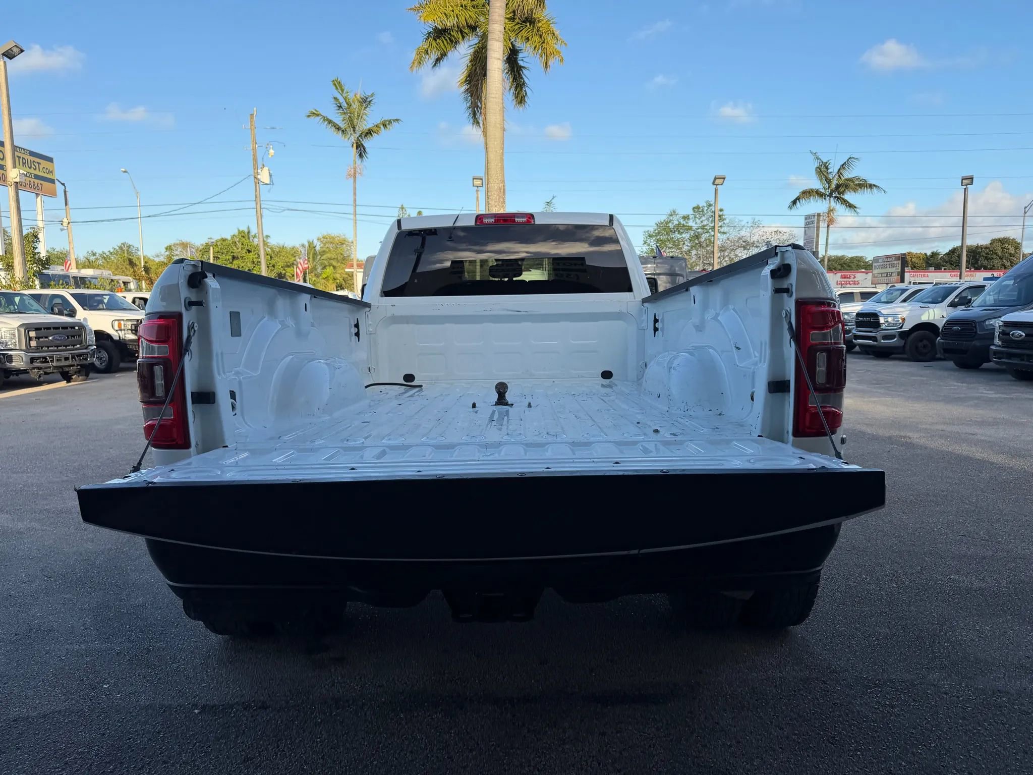 Used 2023 RAM 3500 Tradesman w/ Convenience Group AWD/4WD image 5