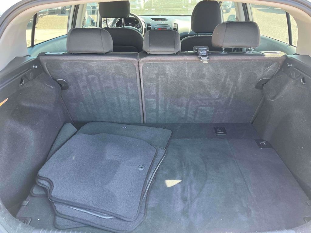 Used 2017 Kia Forte LX image 6