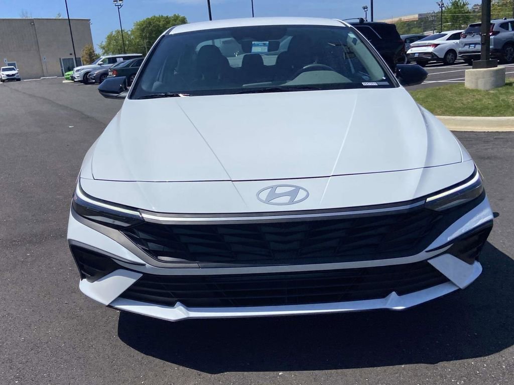 Used 2025 Hyundai Elantra Sport image 8