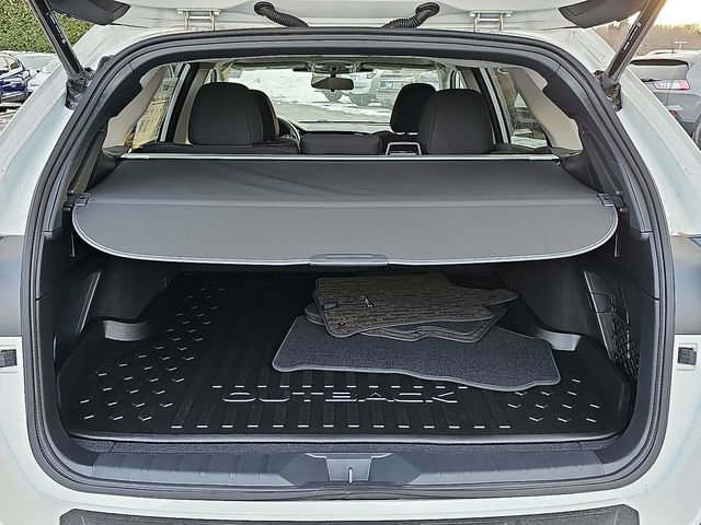 Used 2025 Subaru Outback Premium image 31