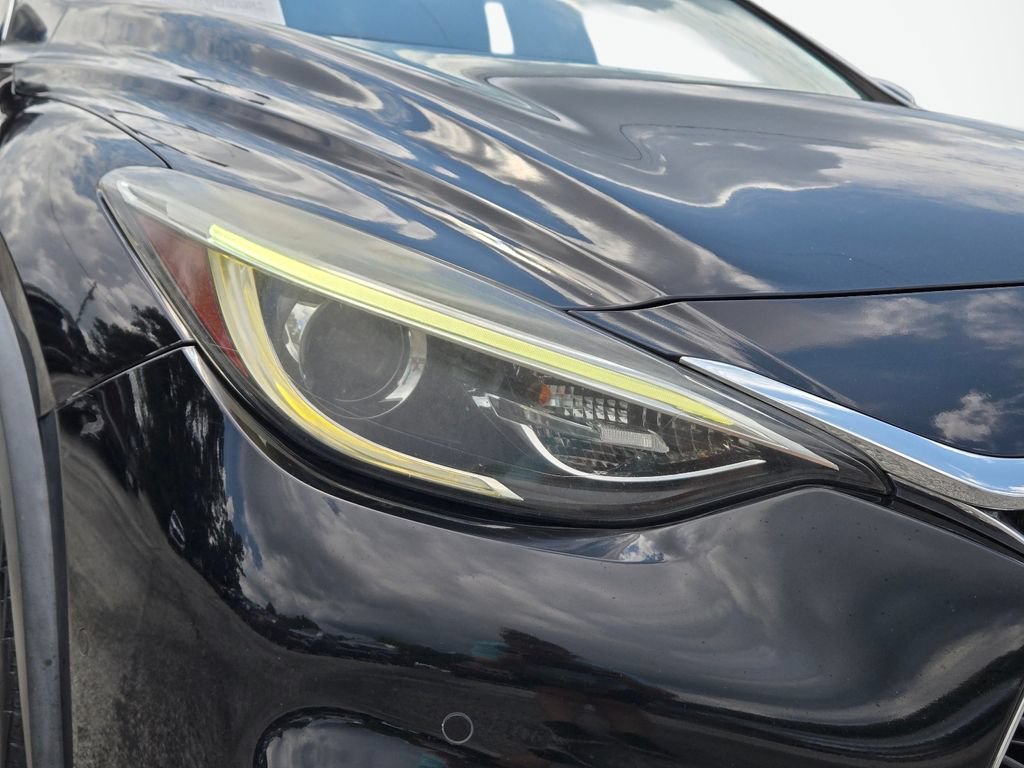 Used 2018 INFINITI QX30 Premium w/ Navigation Package AWD/4WD image 2
