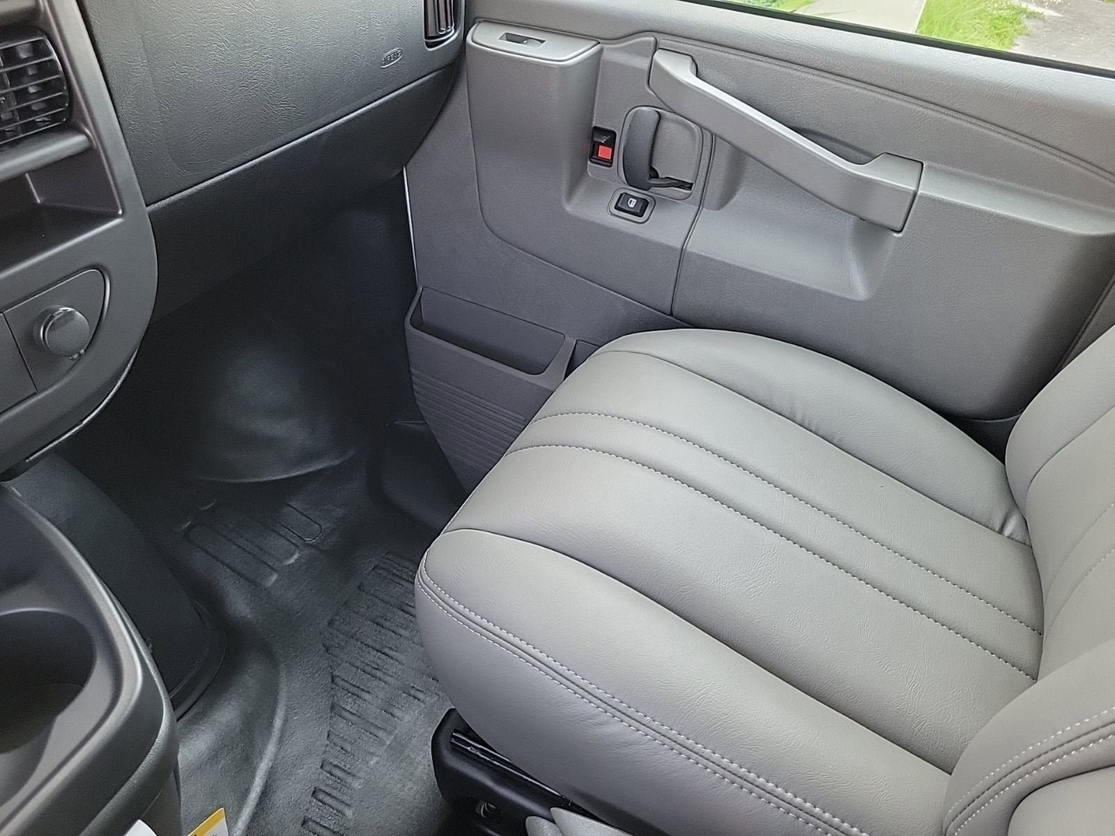 New 2025 GMC Savana 2500 w/ Driver Convenience Package RWD image 15