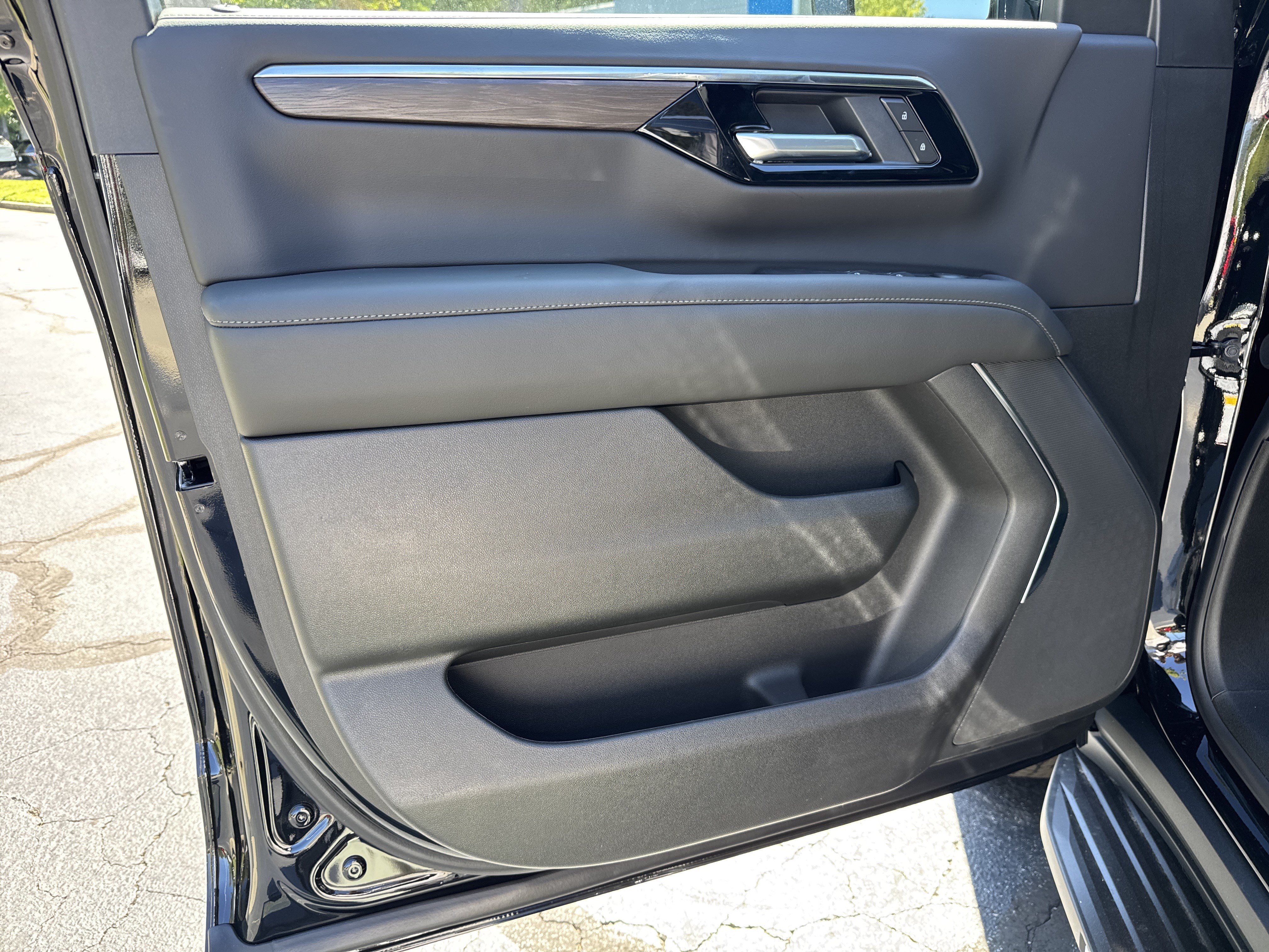 New 2026 Chevrolet Suburban LS RWD image 10