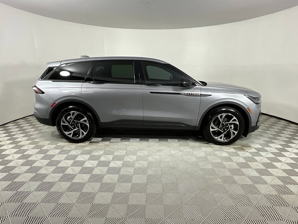 Used 2025 Lincoln Nautilus Premier w/ Jet Appearance Package image 5