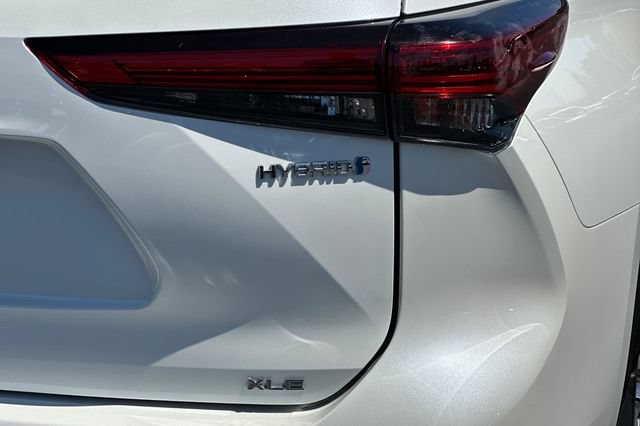 Used 2020 Toyota Highlander XLE AWD/4WD image 35