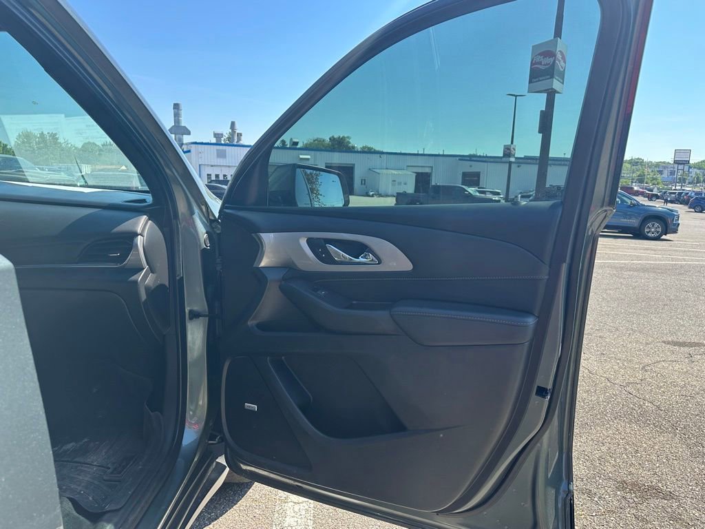 Certified 2022 Chevrolet Traverse LT w/ LT Premium Package AWD/4WD image 18