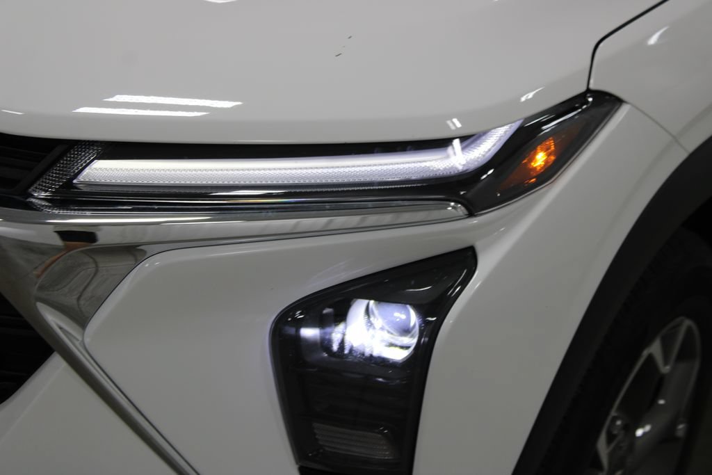 Used 2025 Chevrolet Trax LT FWD image 13