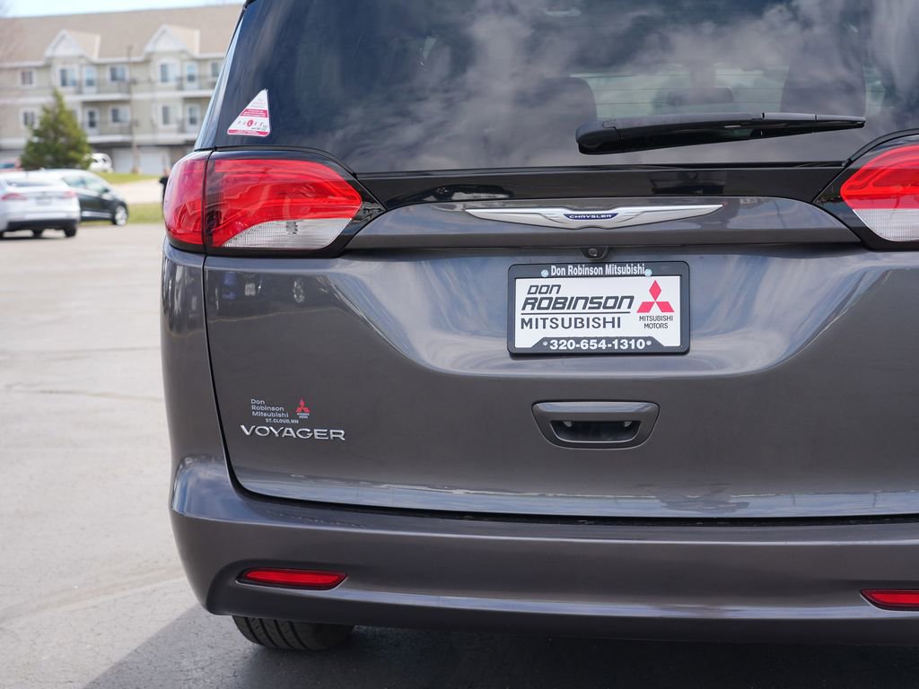 Used 2020 Chrysler Voyager LX FWD image 10