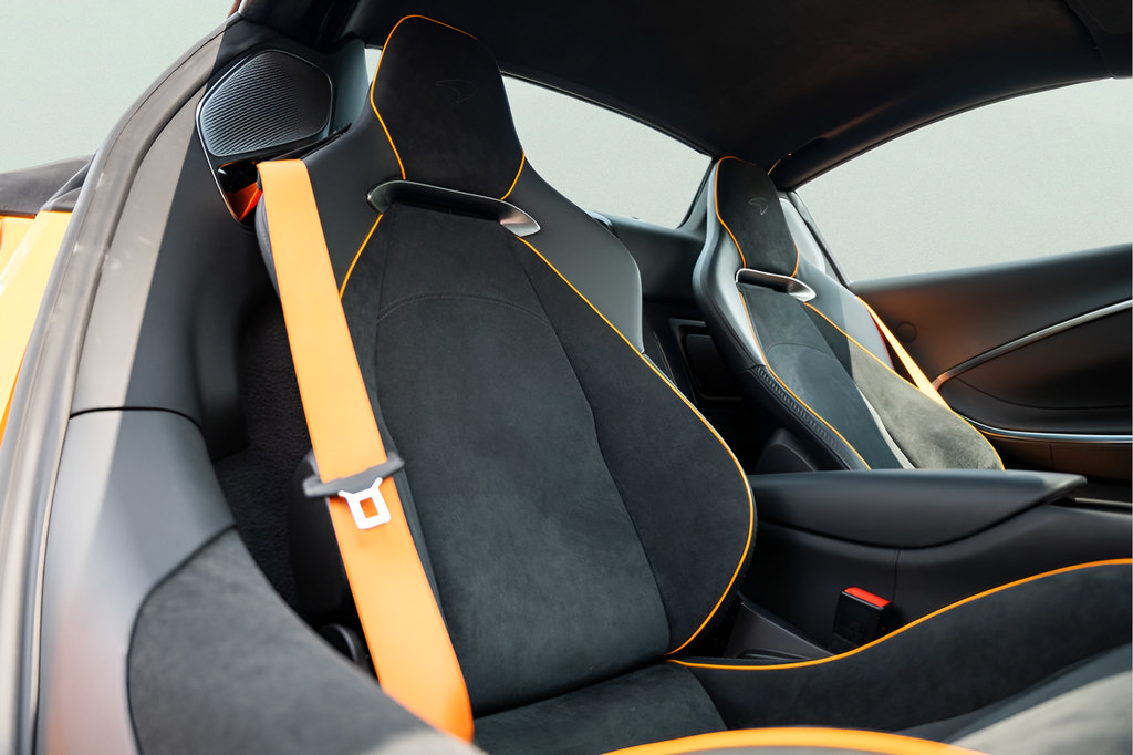 Used 2025 McLaren Artura Spider RWD image 47