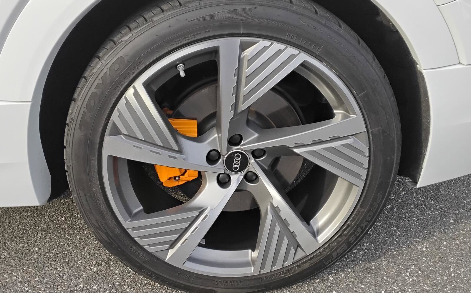 Used 2023 Audi e-tron Prestige w/ Prestige Package image 11