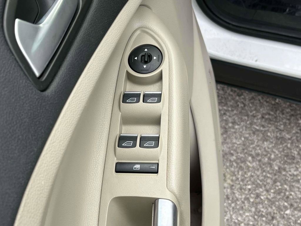 Used 2017 Ford Escape Titanium image 17