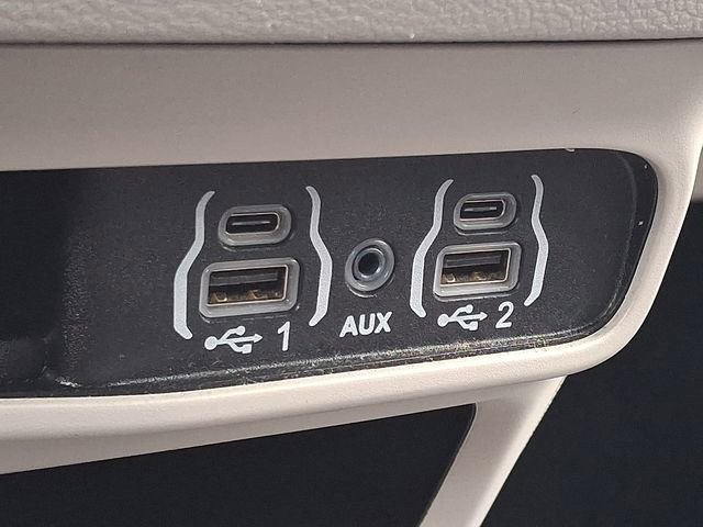 Used 2024 Chrysler Pacifica Touring-L FWD image 25