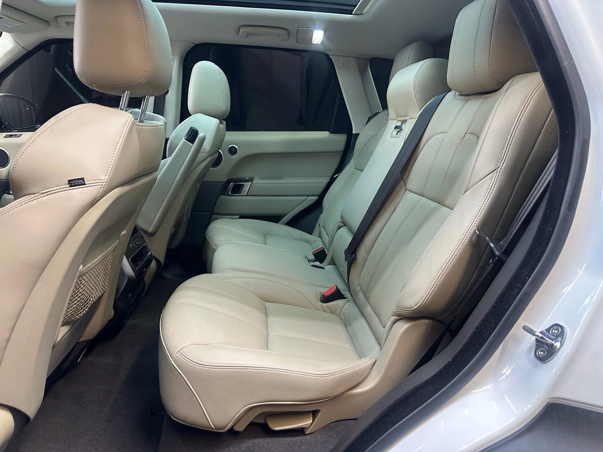 Used 2016 Land Rover Range Rover Sport SE image 22