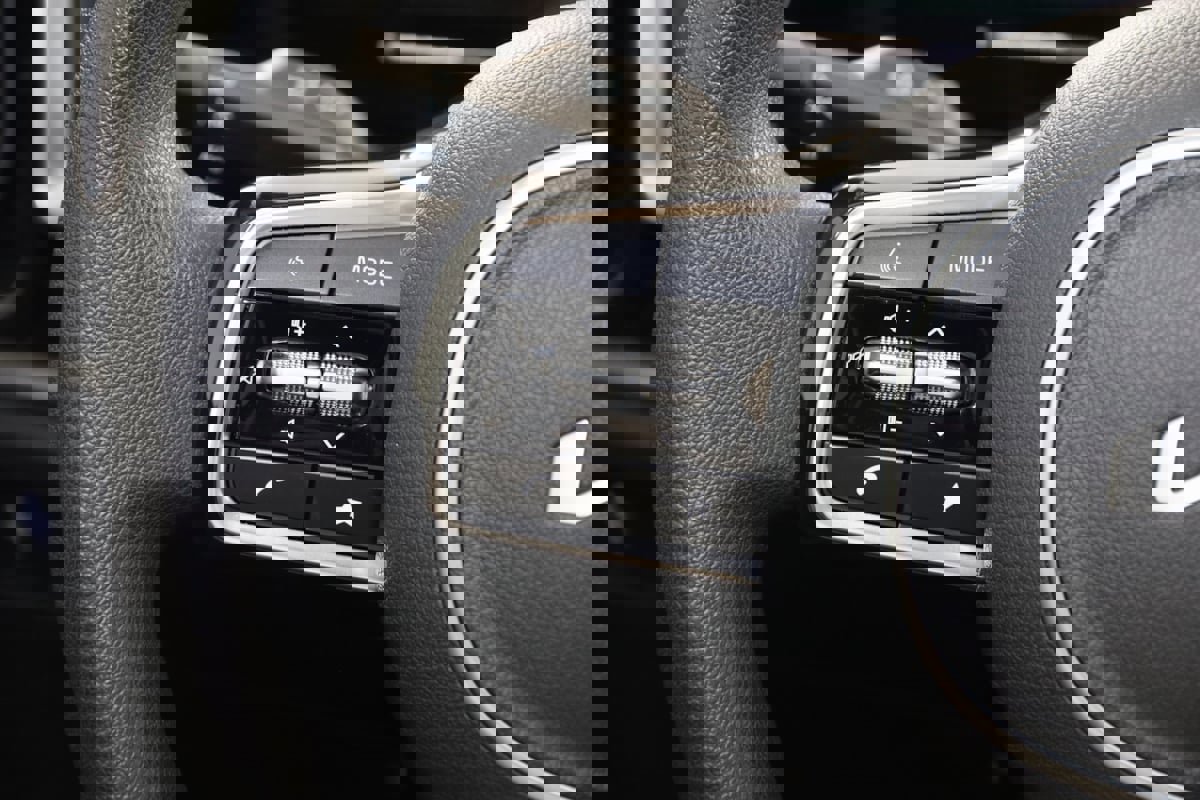 Used 2025 Kia Sorento LX image 35