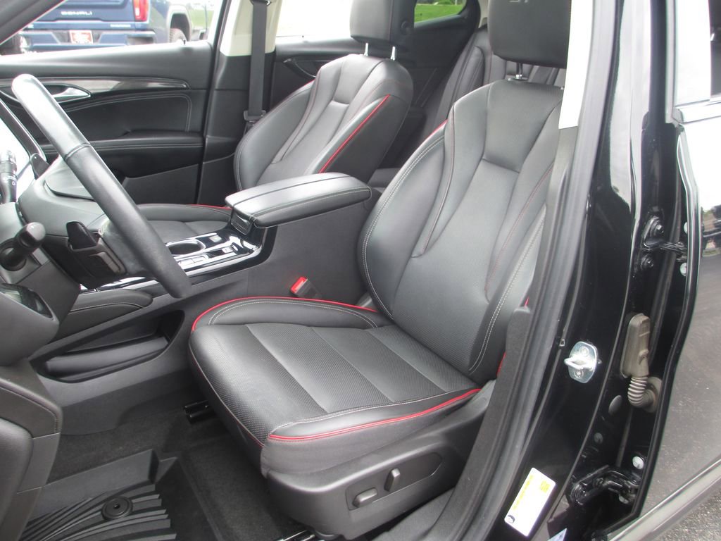Used 2022 Buick Envision Essence w/ Sport Touring Package FWD image 20