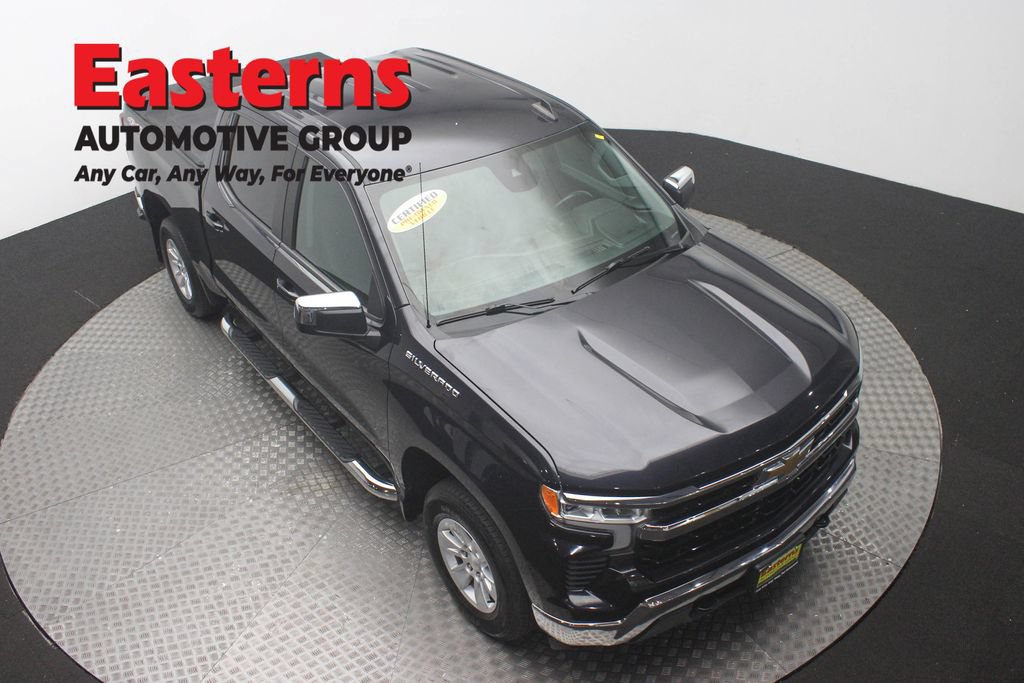 Used 2022 Chevrolet Silverado 1500 LT w/ Convenience Package II AWD/4WD image 3