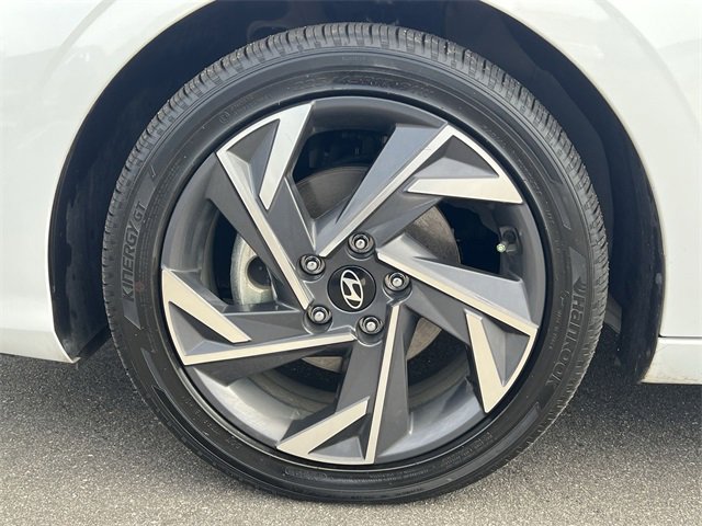 Certified 2025 Hyundai Elantra SEL image 35