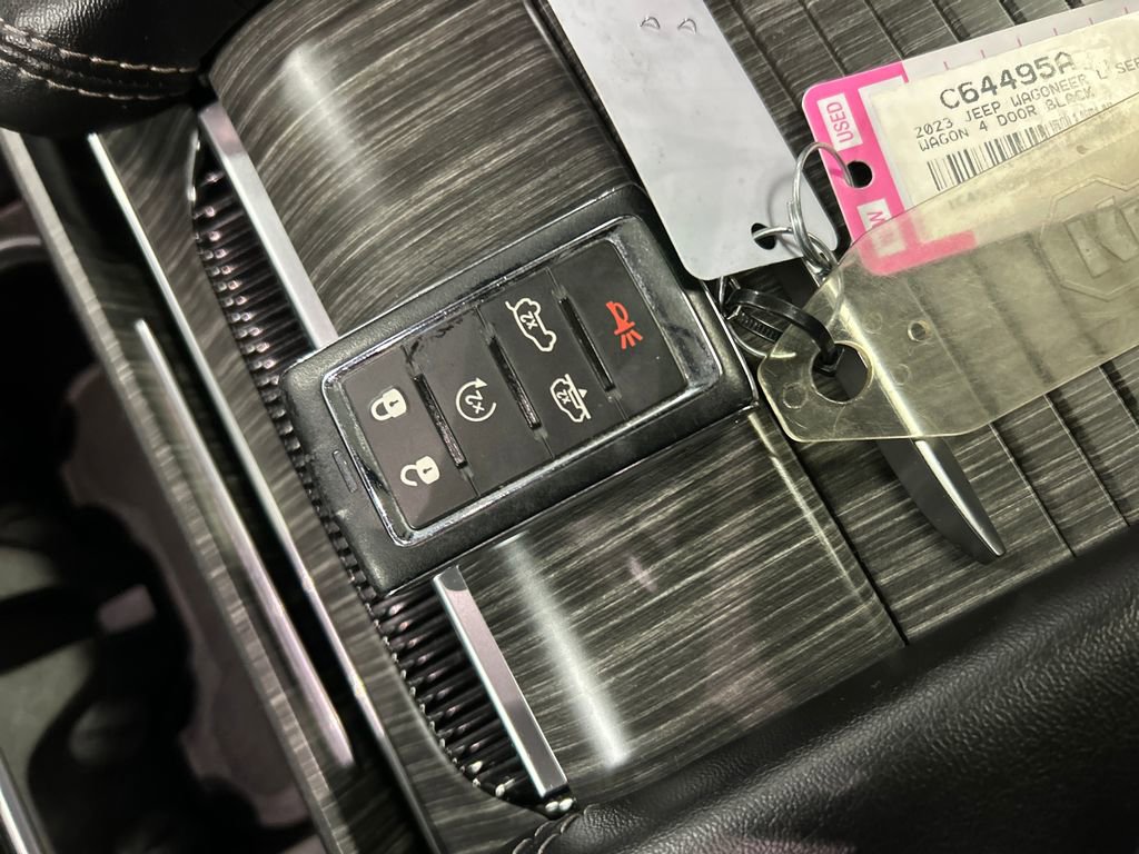 Used 2023 Jeep Wagoneer L Series III w/ Premium Group I image 21