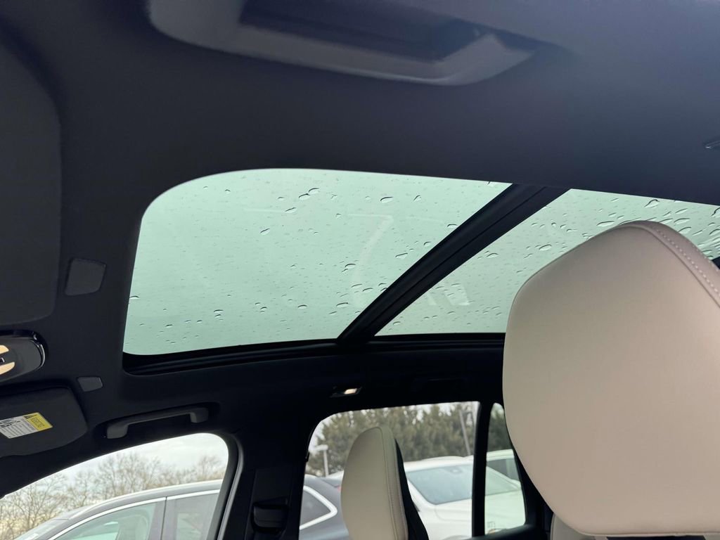 Certified 2026 Volvo XC90 B6 Plus w/ Protection Package image 17