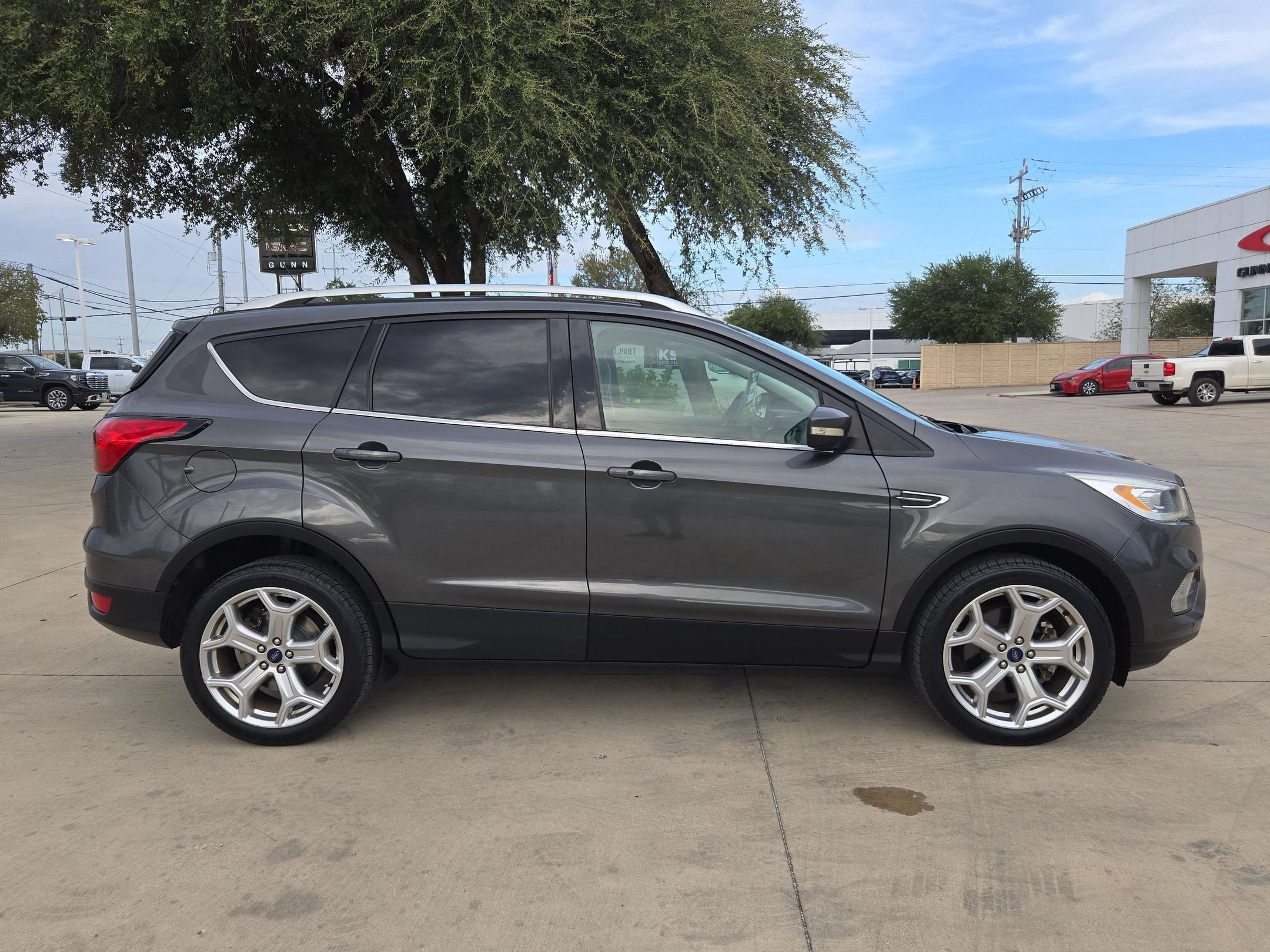 Used 2019 Ford Escape Titanium AWD/4WD image 2