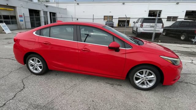 Used 2017 Chevrolet Cruze LT w/ Convenience Package FWD image 3
