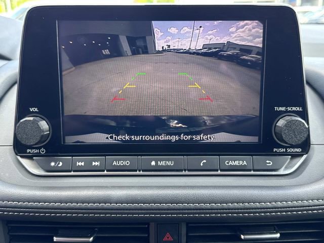 Used 2025 Nissan Rogue SV image 30