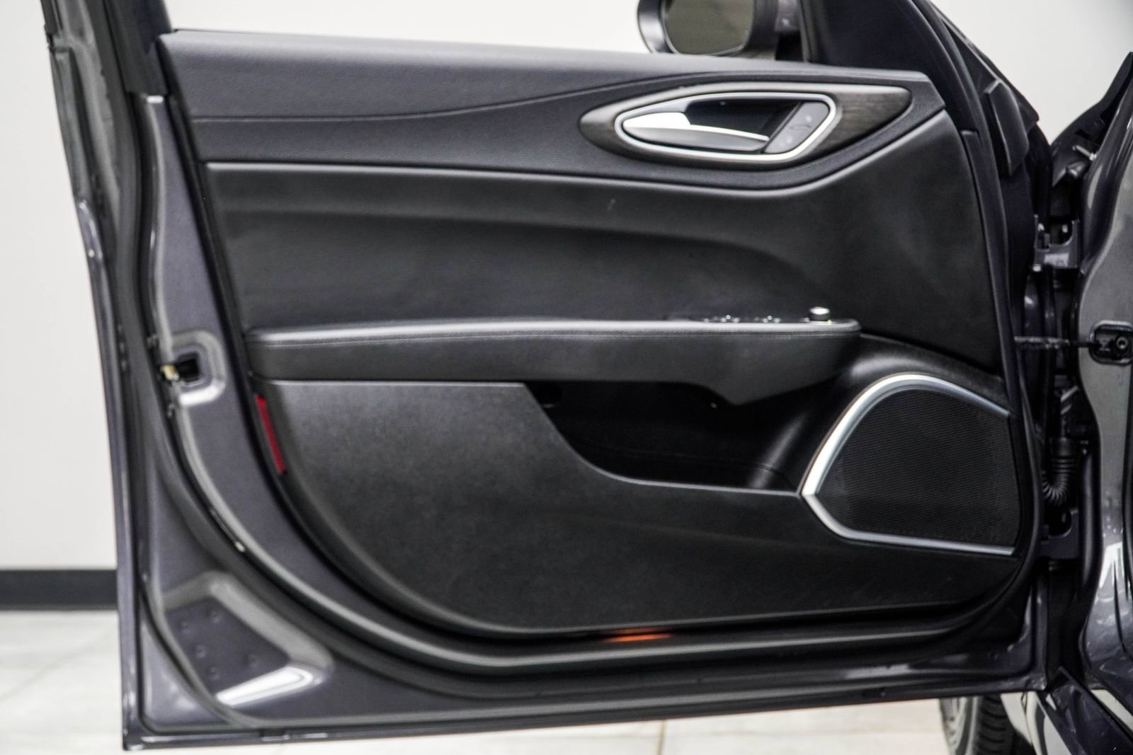 Used 2022 Alfa Romeo Giulia Ti w/ Active Assist Plus Package image 30