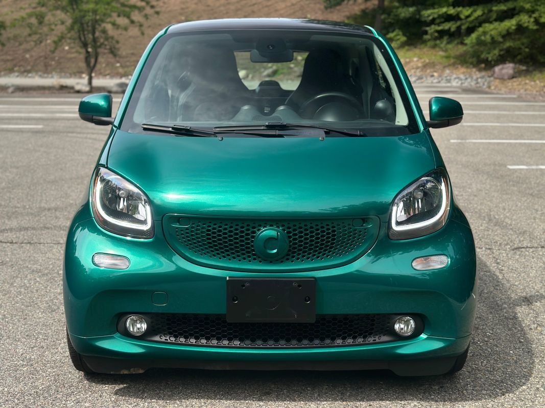 Used 2017 smart fortwo Prime RWD image 2