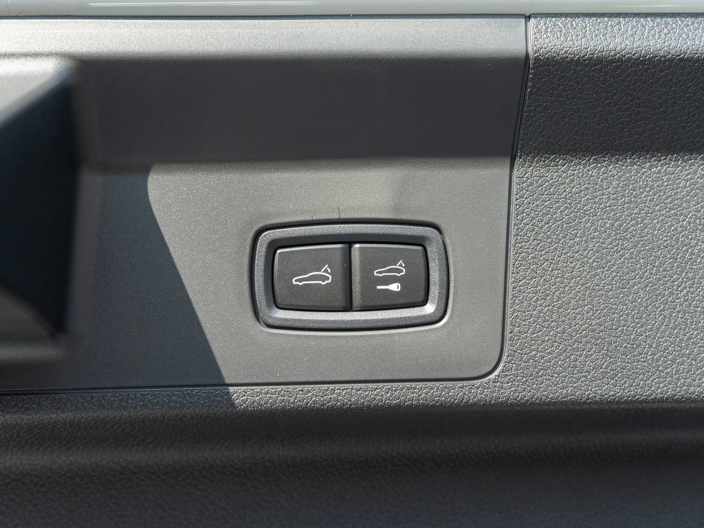 Used 2026 Porsche Panamera 4 E-Hybrid AWD/4WD image 35