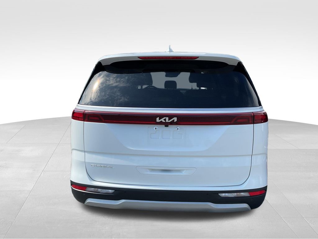 Used 2023 Kia Carnival LX image 8