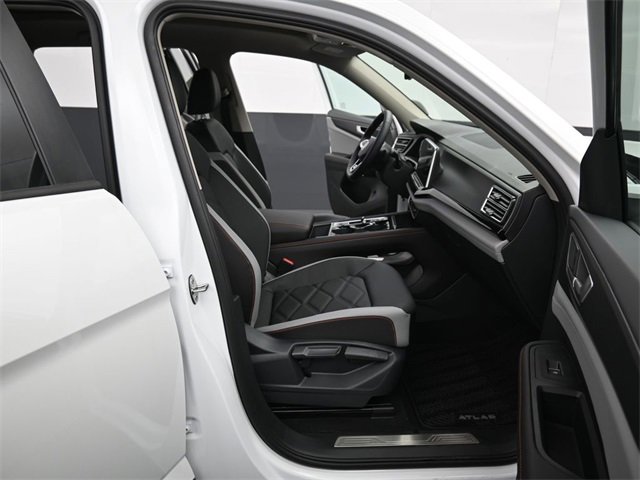 New 2026 Volkswagen Atlas Peak Edition image 14