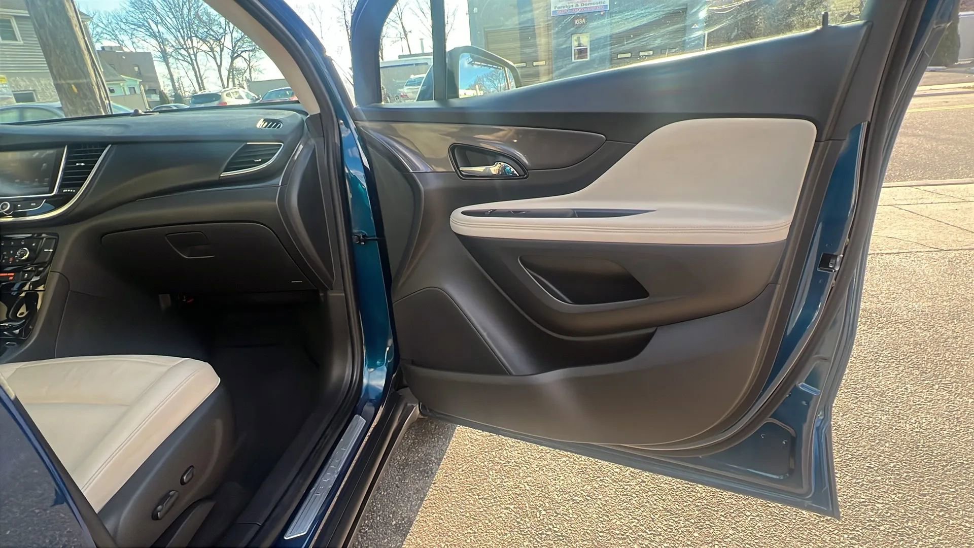 Used 2019 Buick Encore Essence image 30