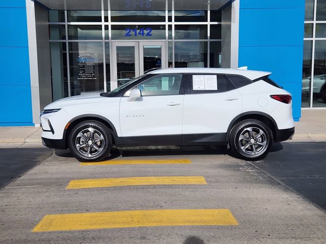 Used 2025 Chevrolet Blazer LT image 2