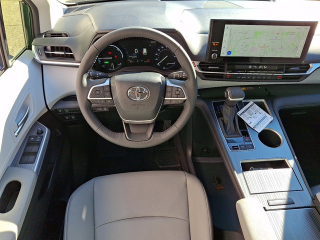 Certified 2026 Toyota Sienna XLE image 14