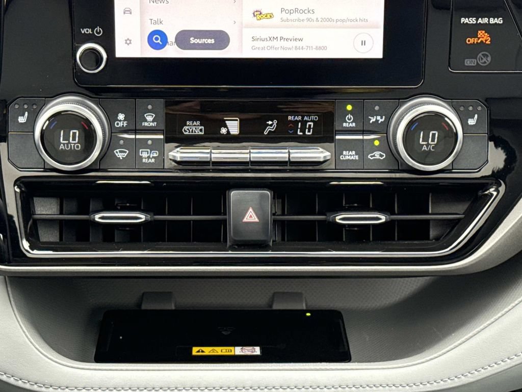 Used 2023 Toyota Highlander XLE FWD image 14