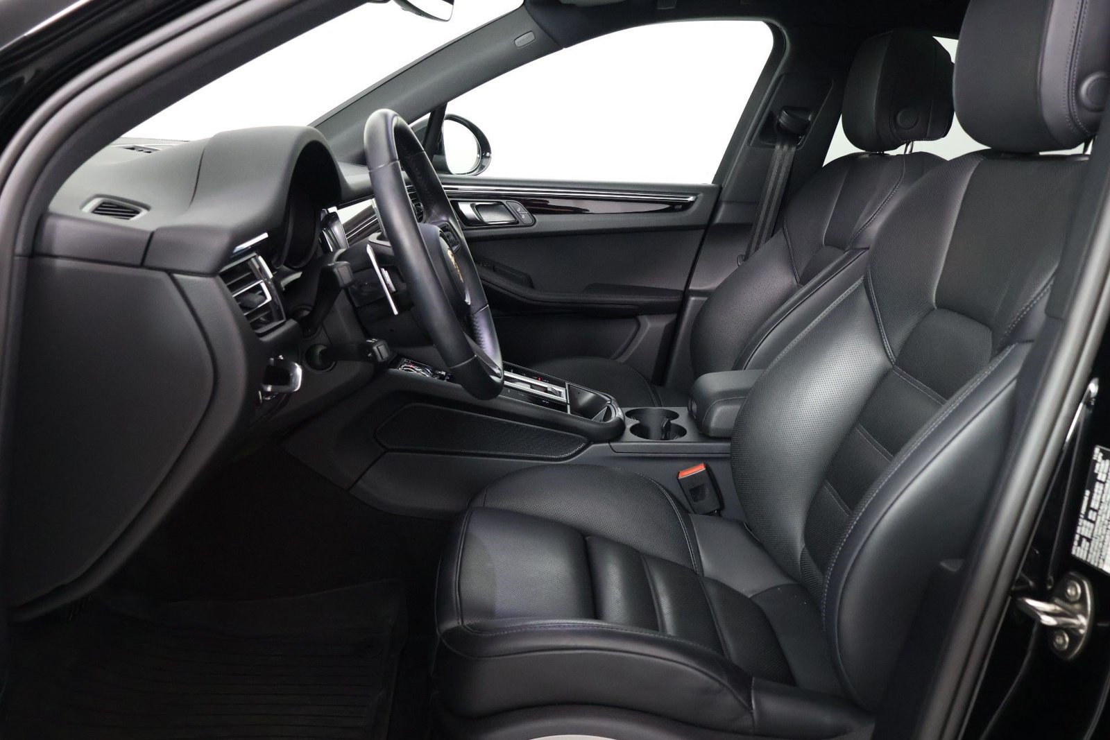 Certified 2026 Porsche Macan S AWD/4WD image 5