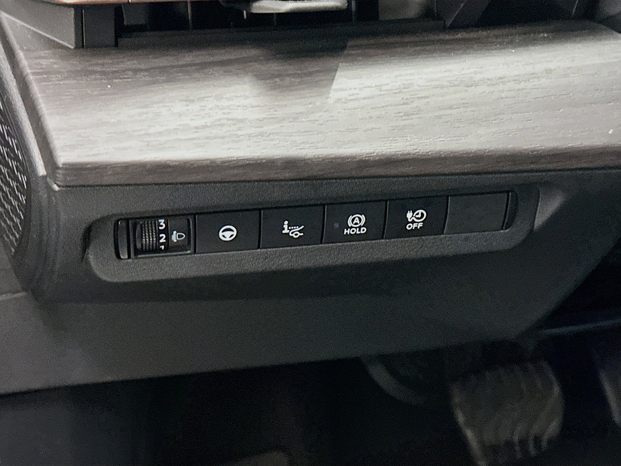 Used 2024 Nissan Ariya AWD image 17