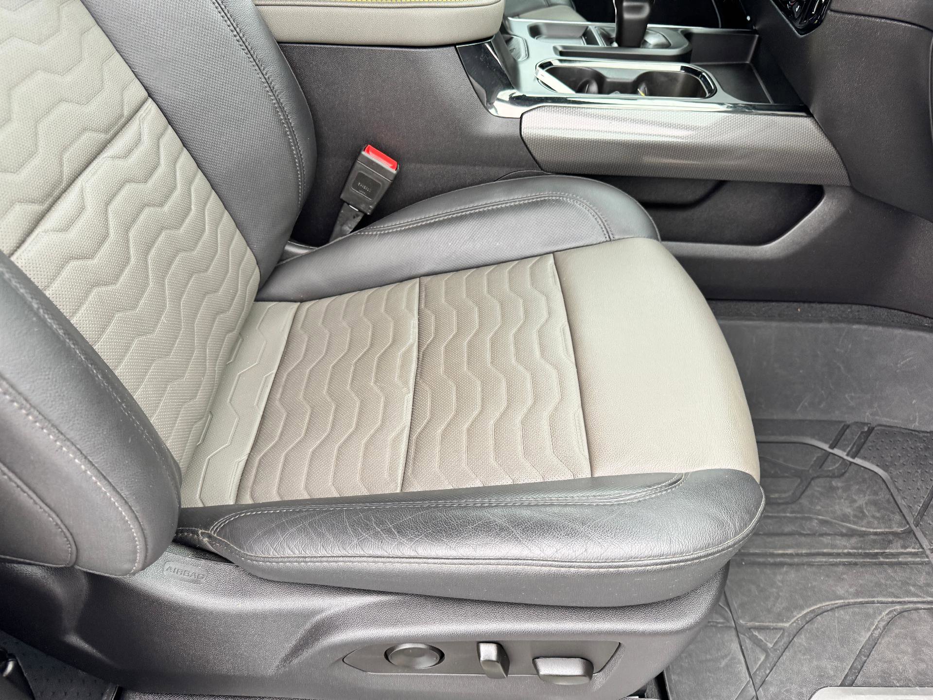 Used 2024 Chevrolet Silverado 1500 ZR2 w/ Technology Package image 17