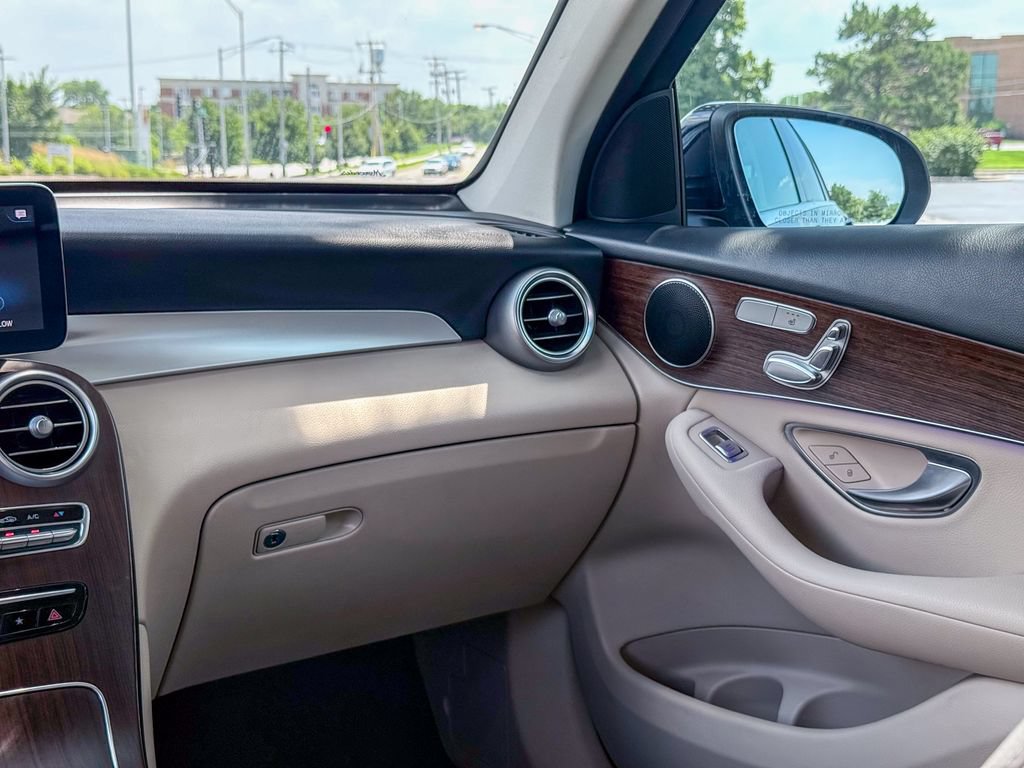 Used 2022 Mercedes-Benz GLC 300 4MATIC image 17