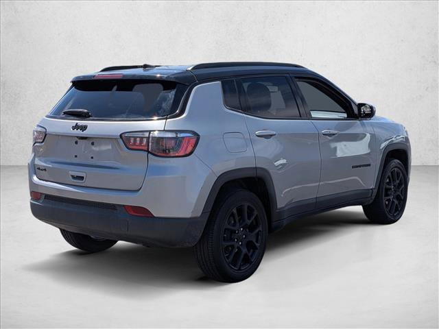 Used 2023 Jeep Compass Latitude AWD/4WD image 5