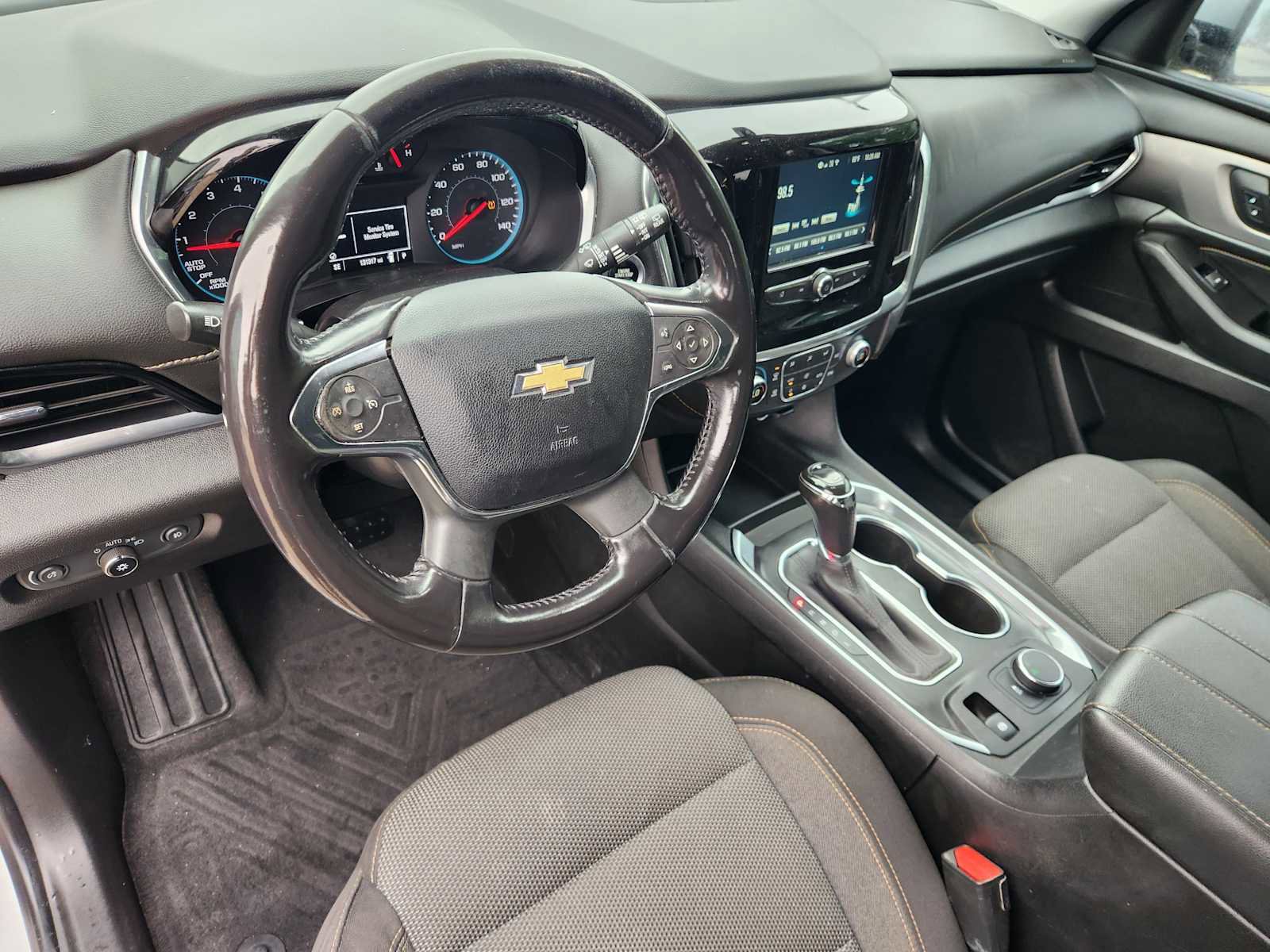 Used 2019 Chevrolet Traverse LT FWD image 2