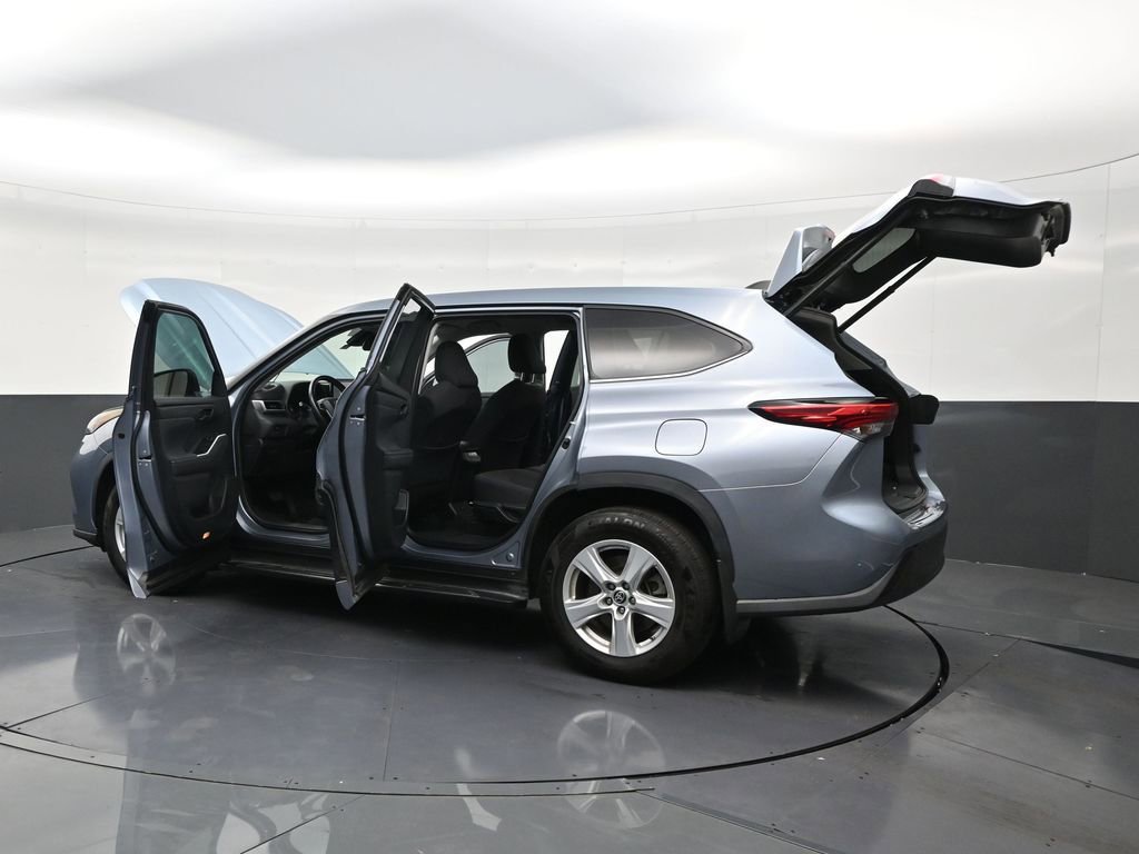 Used 2022 Toyota Highlander LE image 31