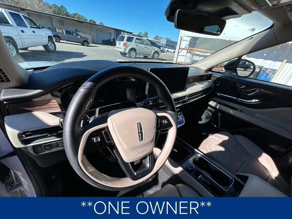 Used 2025 Lincoln Corsair Reserve w/ Equipment Group 202A image 2