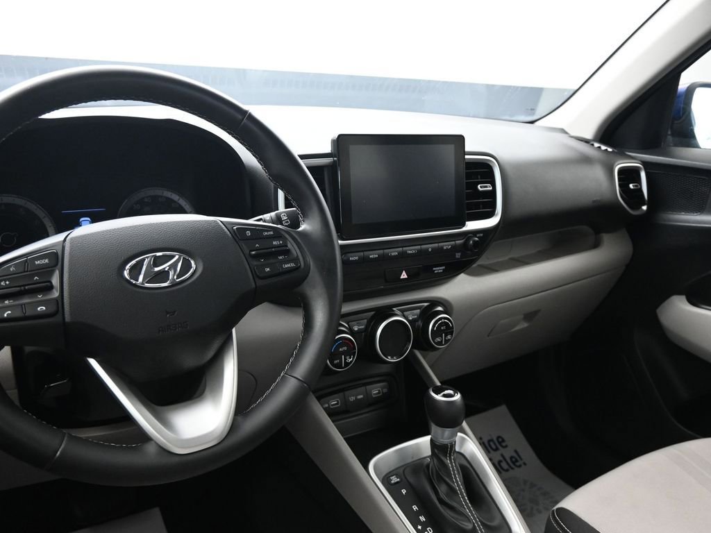 Used 2022 Hyundai Venue SEL w/ Cargo Package image 25