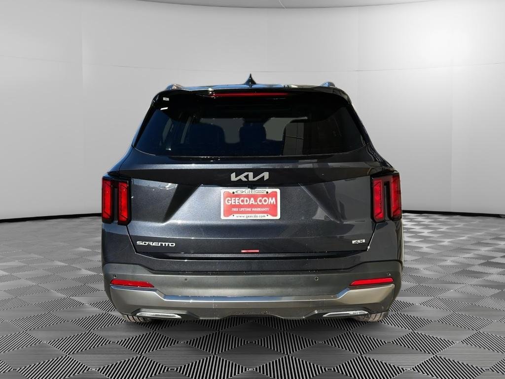 Certified 2025 Kia Sorento S w/ Panoramic Sunroof Package AWD/4WD image 6