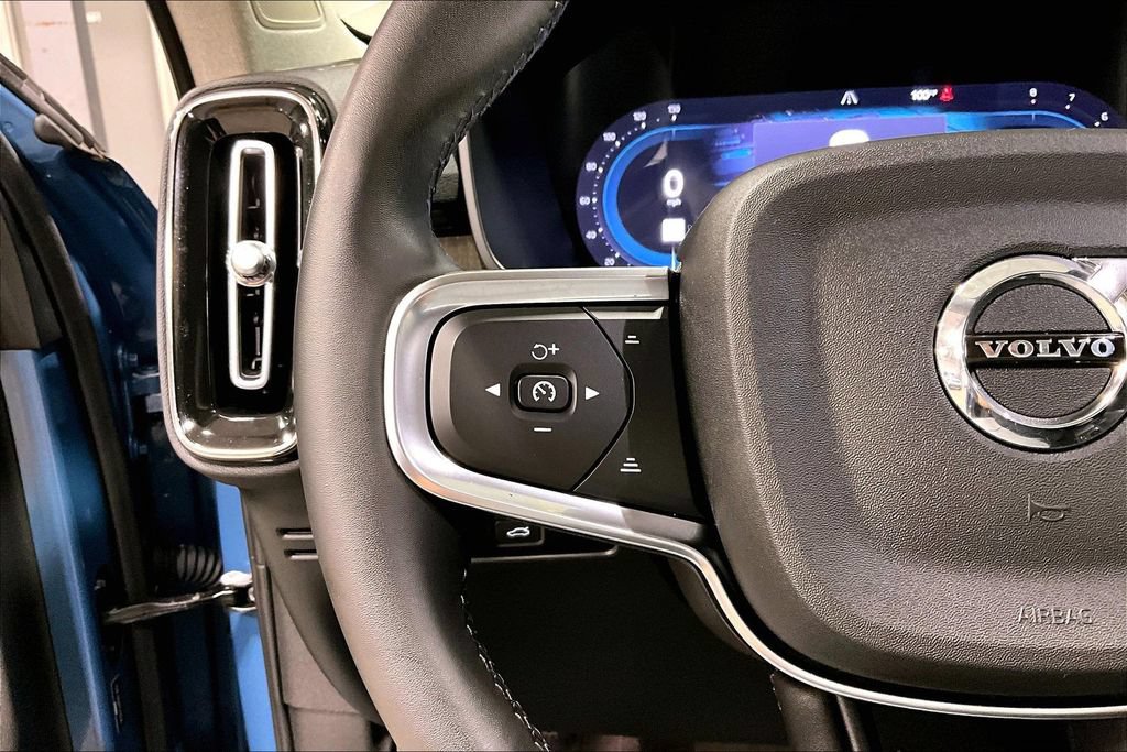 Certified 2023 Volvo XC40 B5 Plus w/ Protection Package Premier AWD/4WD image 11